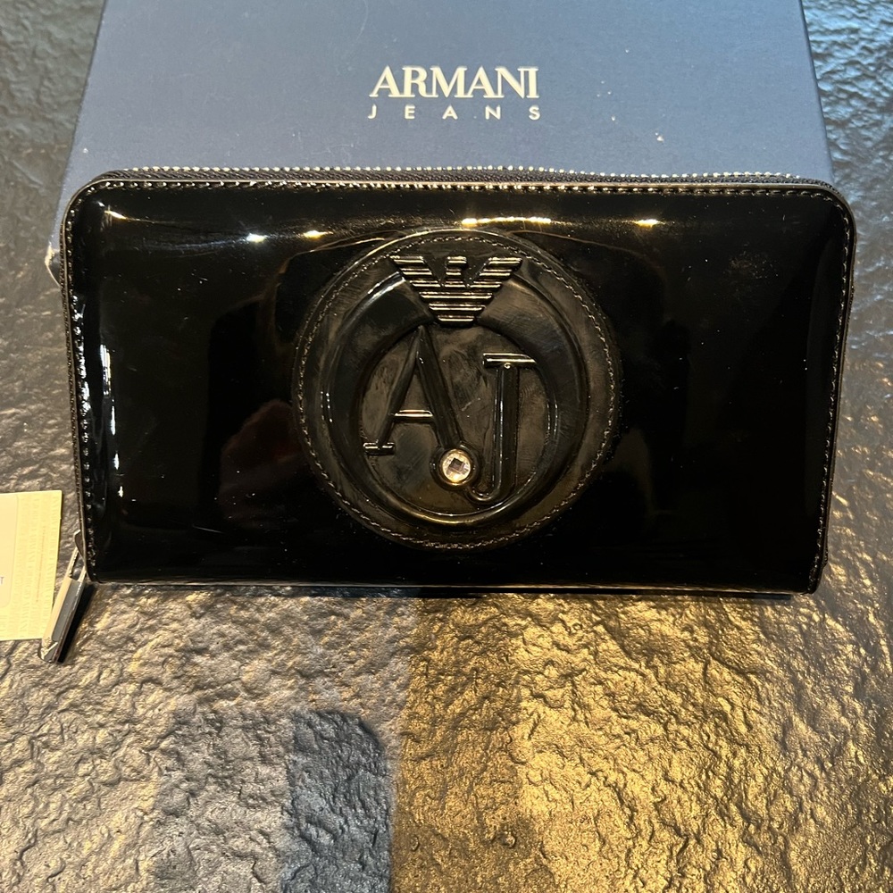Armani women’s large patent leather zip around wallet black brand new with tag